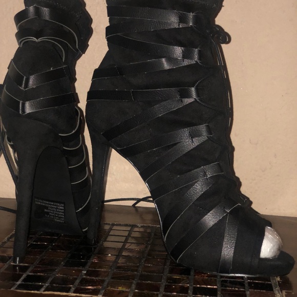 Heels - Picture 2 of 2